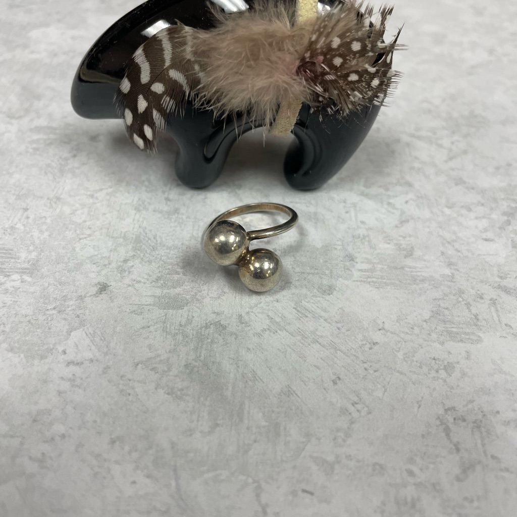 Twisted Ball Ring